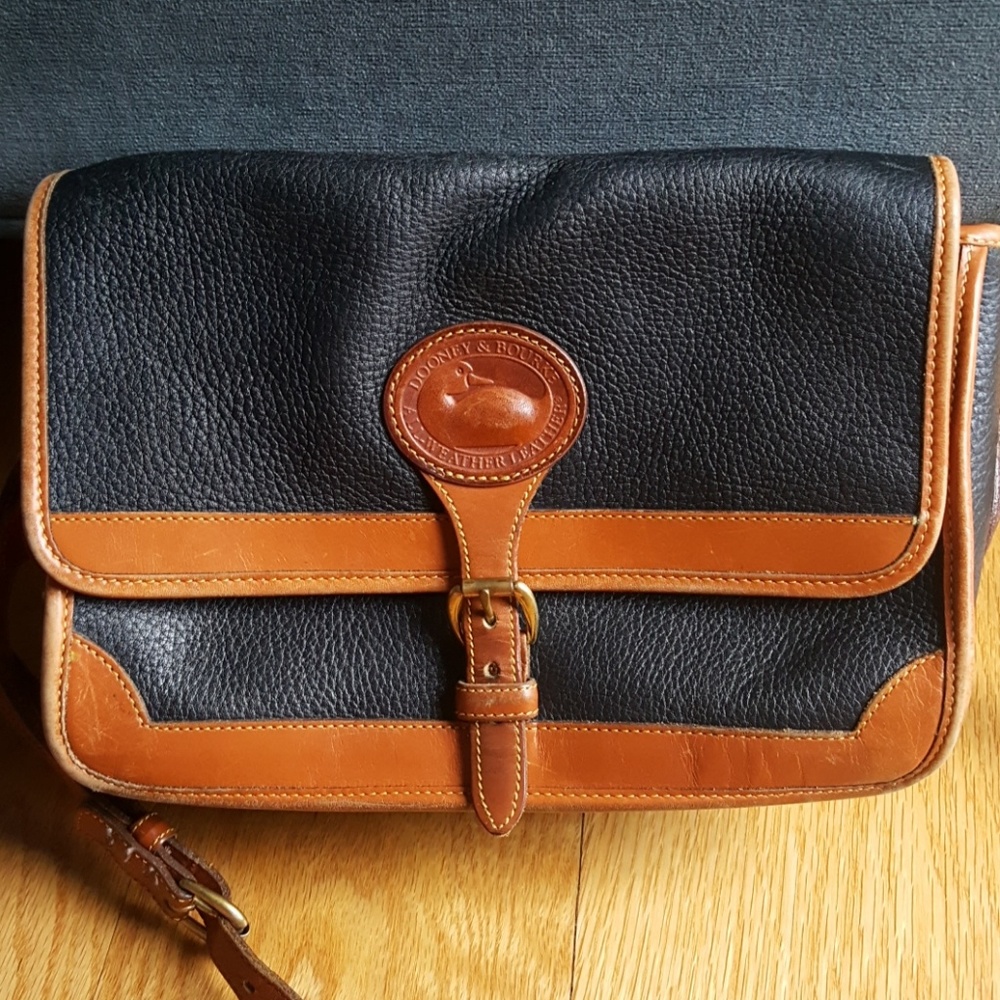 Authentic Vintage Dooney & Bourke Crossbody